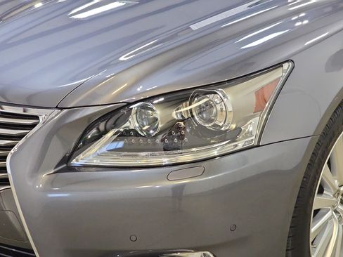 Used 2017 Lexus LS 460 AWD w/ Comfort Package image 32
