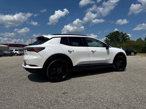New 2025 Chevrolet Equinox EV RS image 8