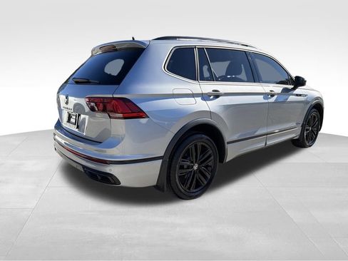Used 2022 Volkswagen Tiguan SE R-Line image 7