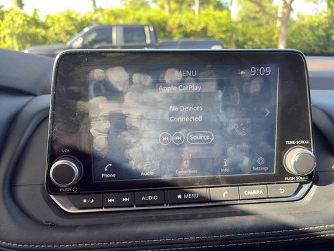 Used 2022 Nissan Rogue SV FWD image 7