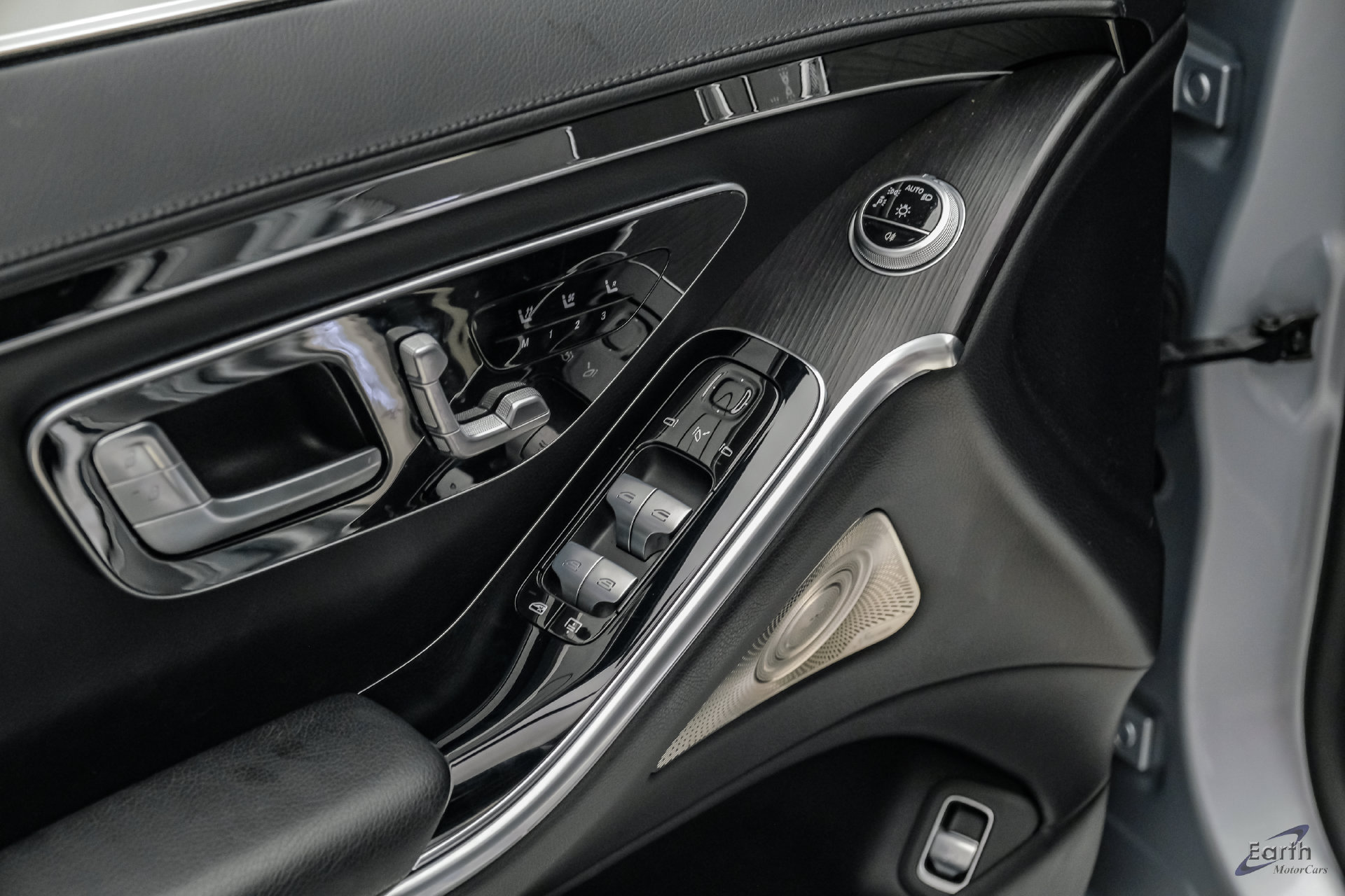 Used 2022 Mercedes-Benz S 580 4MATIC Sedan w/ AMG Line Package image 89