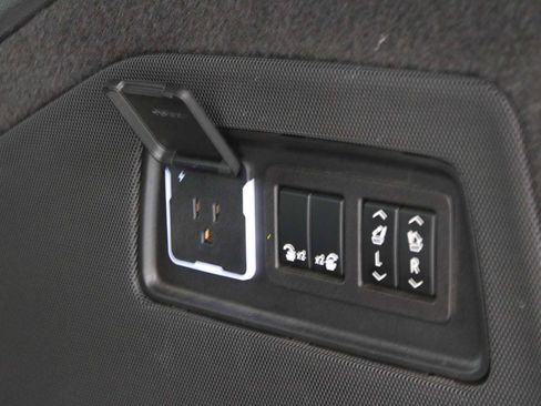 Certified 2023 Cadillac Escalade Sport Platinum image 9