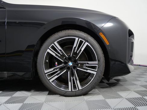 Used 2025 BMW 760i xDrive w/ Executive Package image 3