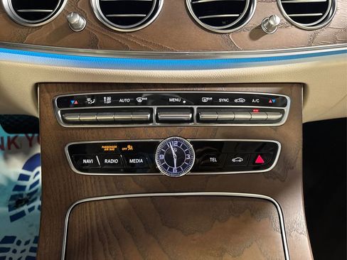 Used 2018 Mercedes-Benz E 300 4MATIC image 32