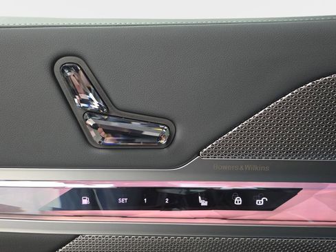 New 2026 BMW 750e xDrive w/ Executive Package image 28