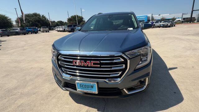 Used 2024 GMC Terrain SLT AWD/4WD image 3