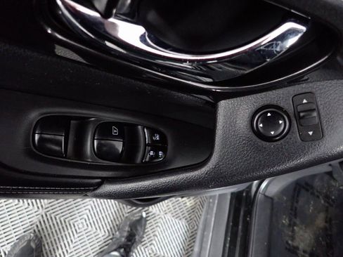 Used 2020 Nissan Rogue SV image 23