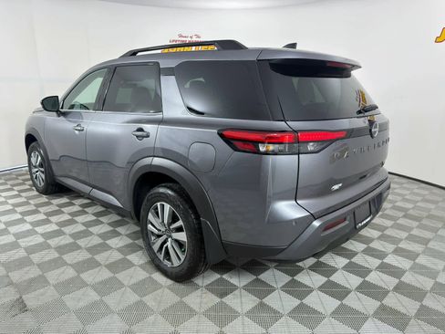 New 2026 Nissan Pathfinder SL image 3