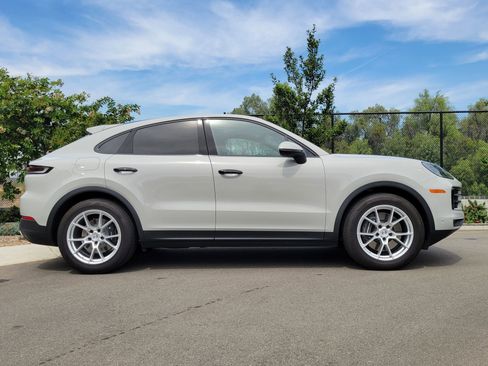 Used 2025 Porsche Cayenne Coupe image 8