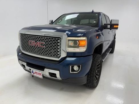 Used 2016 GMC Sierra 2500 Denali w/ Duramax Plus Package AWD/4WD image 4