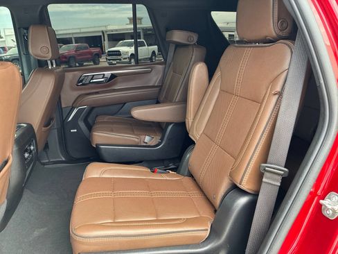Used 2025 Chevrolet Tahoe High Country RWD image 18