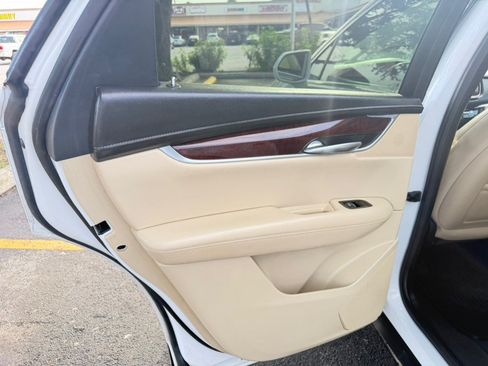 Used 2018 Cadillac XT5 Luxury w/ Driver Awareness Package AWD/4WD image 35