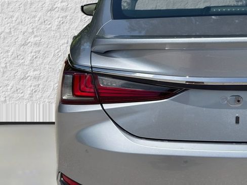 Used 2025 Lexus ES 300h w/ Premium Package FWD image 10