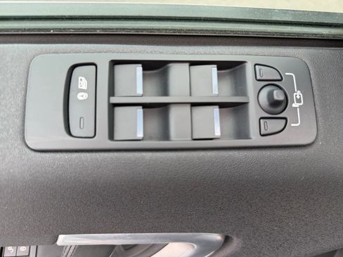 Used 2016 Land Rover Discovery Sport HSE image 26