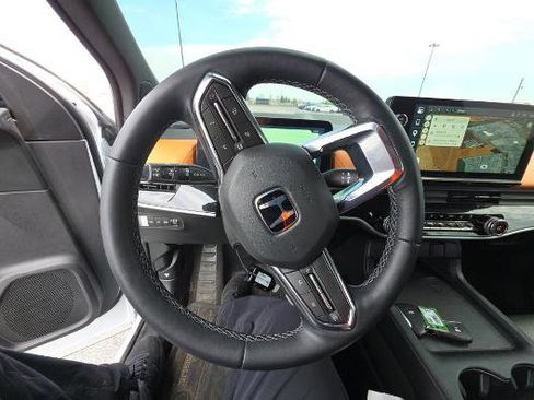Used 2024 Honda Prologue Elite image 11