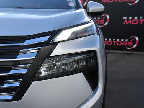 Used 2024 Nissan Rogue SV image 11