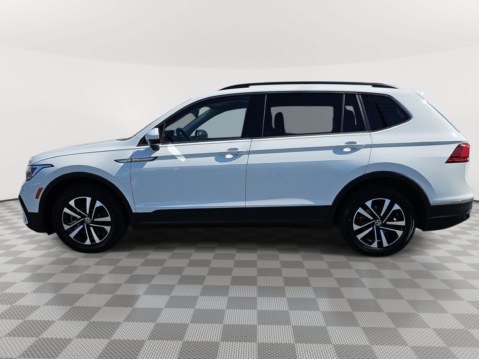 Used 2023 Volkswagen Tiguan S FWD image 8
