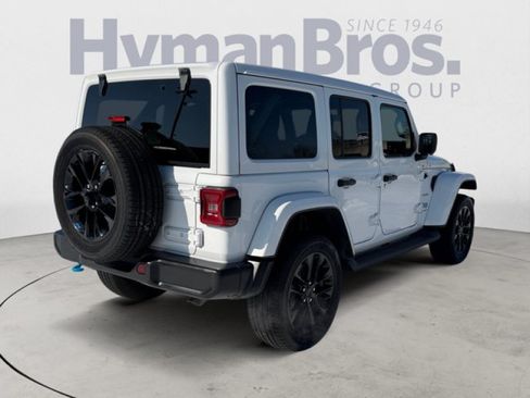 Used 2023 Jeep Wrangler Unlimited Sahara w/ Cold Weather Group AWD/4WD image 3
