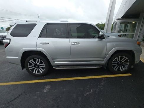 Used 2022 Toyota 4Runner Limited AWD/4WD image 9