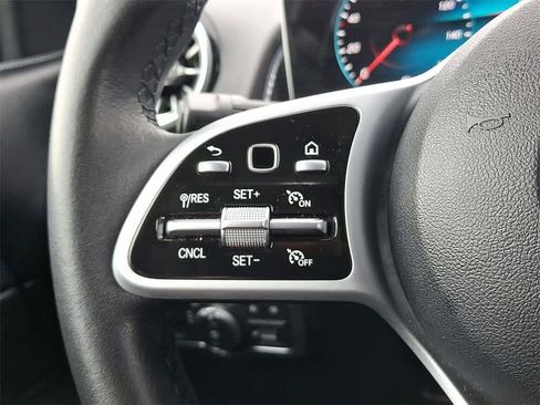 Used 2021 Mercedes-Benz GLB 250 4MATIC image 17