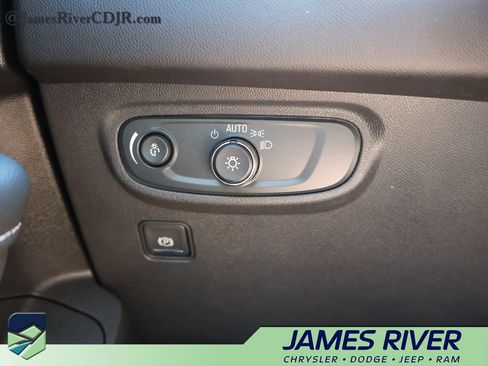 Used 2024 GMC Terrain SLE FWD image 29