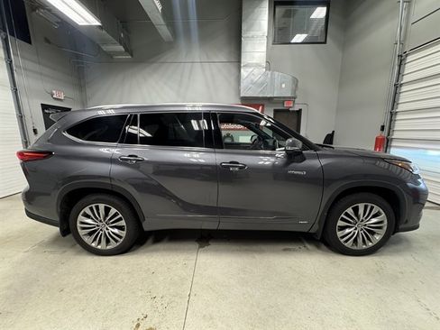 Used 2021 Toyota Highlander Platinum image 8