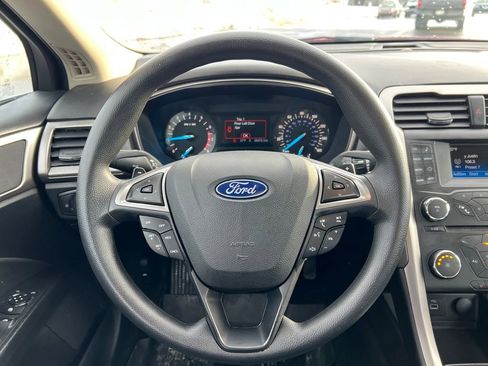 Used 2018 Ford Fusion SE image 22