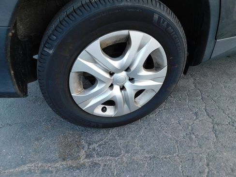 Used 2015 Toyota RAV4 LE AWD/4WD image 10