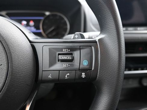 Used 2024 Nissan Rogue SV FWD image 17