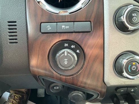 Used 2016 Ford F250 Lariat w/ Lariat Ultimate Package AWD/4WD image 26