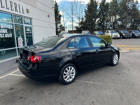 Used 2010 Volkswagen Jetta SE image 4