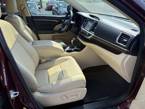 Used 2014 Toyota Highlander Limited AWD/4WD image 10