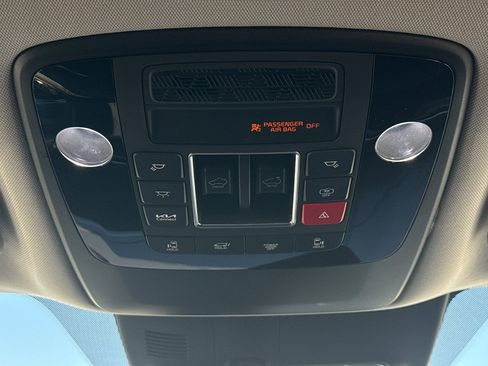 Used 2025 Kia Carnival SX Prestige FWD image 39