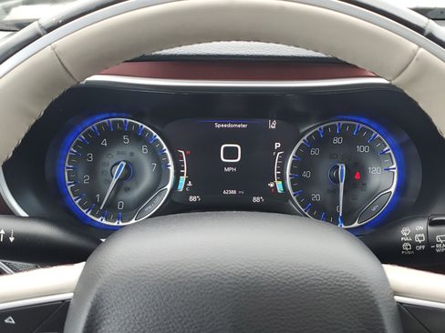 Used 2019 Chrysler Pacifica Limited w/ Tire & Wheel Group FWD image 23