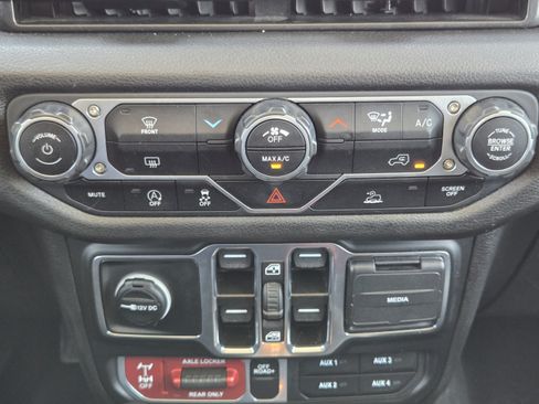 Used 2025 Jeep Wrangler Unlimited Sport AWD/4WD image 15