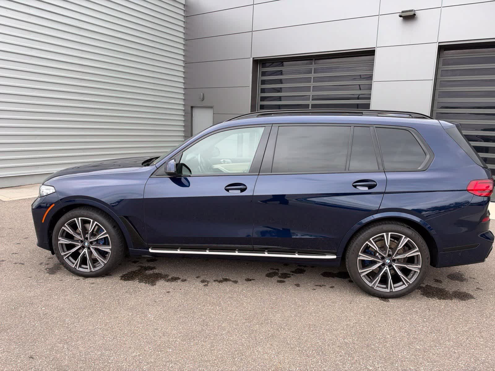 Used 2022 BMW X7 xDrive40i w/ M Sport Package AWD/4WD image 2