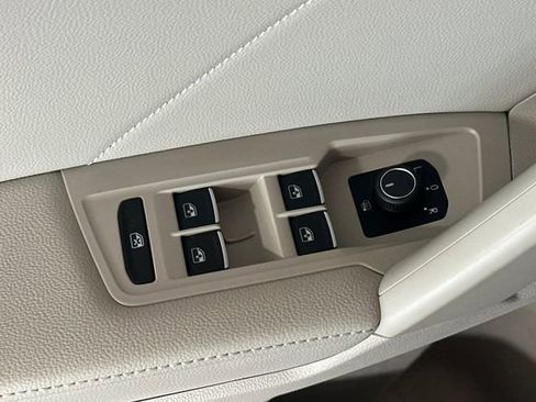 Certified 2023 Volkswagen Tiguan SE R-Line image 14