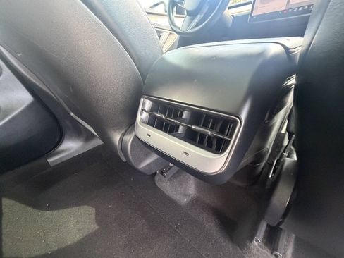 Used 2024 Tesla Model Y Long Range RWD image 23
