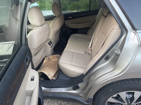 Used 2015 Subaru Outback 2.5i Limited AWD/4WD image 8