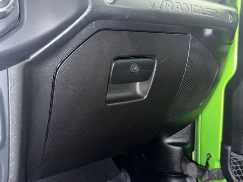 Used 2018 Jeep Wrangler Unlimited Sport S image 45