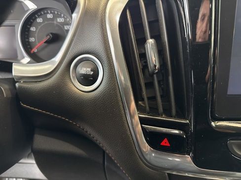 Used 2018 Chevrolet Traverse LT image 15