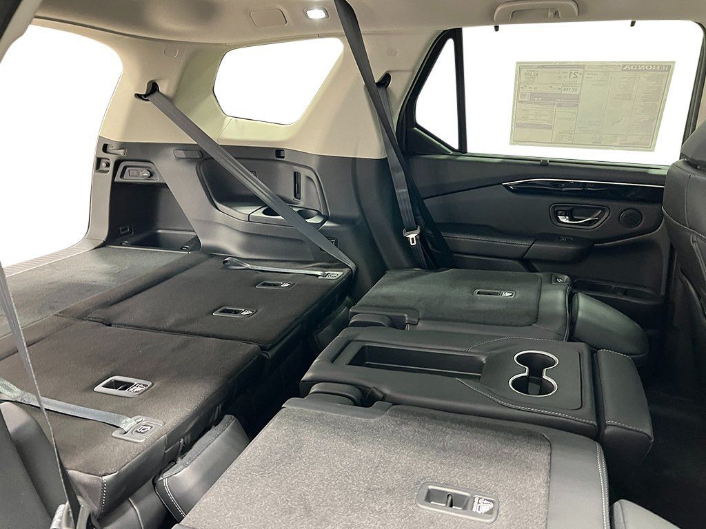 Used 2025 Honda Pilot EX-L image 36