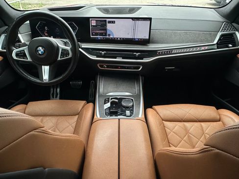 Used 2024 BMW X7 xDrive40i w/ M Sport Package AWD/4WD image 9
