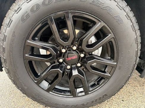 Used 2026 GMC Sierra 1500 Elevation w/ Elevation Select Package AWD/4WD image 9