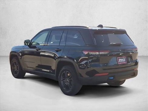 Used 2024 Jeep Grand Cherokee Trailhawk w/ Advanced Protech Group II AWD/4WD image 8