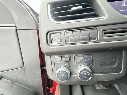 Used 2023 GMC Yukon XL SLE image 18