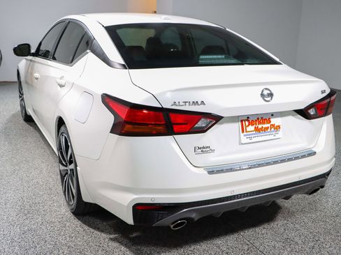 Used 2021 Nissan Altima 2.5 SR w/ SR Premium Package FWD image 9