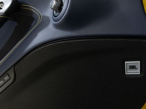 Used 2022 Ferrari F8 Tributo image 36