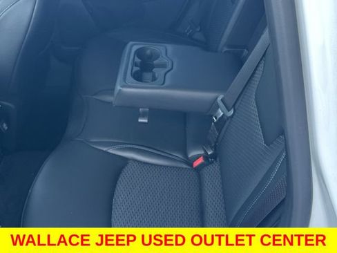 Used 2025 Jeep Compass Latitude AWD/4WD image 16