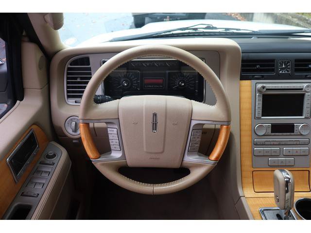 Used 2007 Lincoln Navigator 4WD image 11